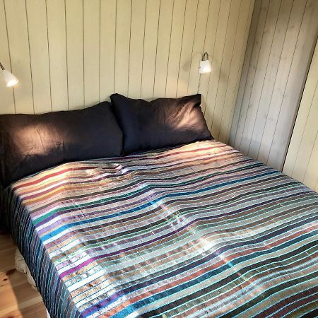 Mysig Nybyggd Stuga Naera Hav Och Natur Klovedal Bagian luar foto