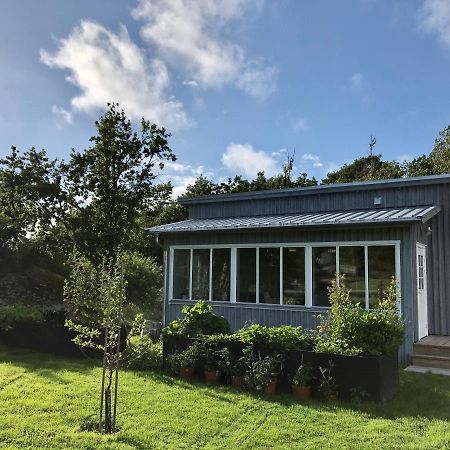 Mysig Nybyggd Stuga Naera Hav Och Natur Klovedal Bagian luar foto