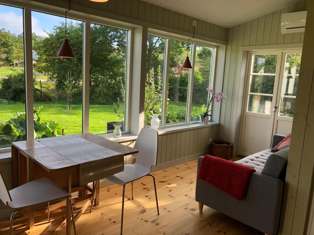 Mysig Nybyggd Stuga Naera Hav Och Natur Klovedal Bagian luar foto