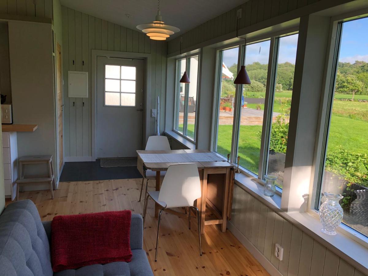 Mysig Nybyggd Stuga Naera Hav Och Natur Klovedal Bagian luar foto