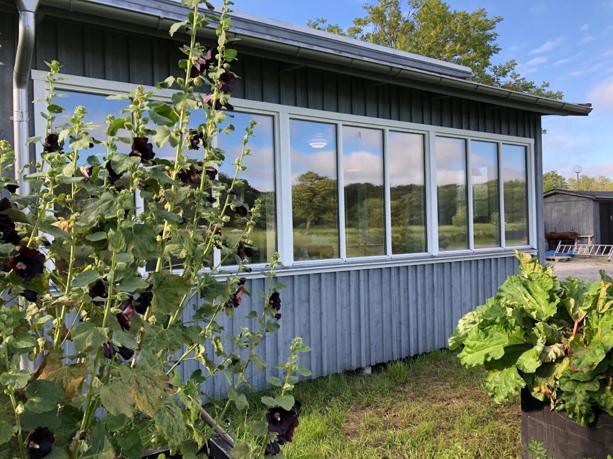 Mysig Nybyggd Stuga Naera Hav Och Natur Klovedal Bagian luar foto